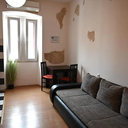 Ivana Rooms Guest house *
