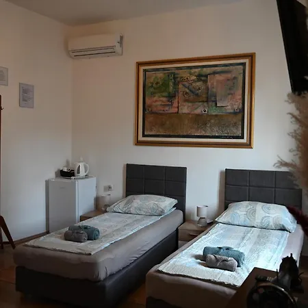Ivana Rooms *